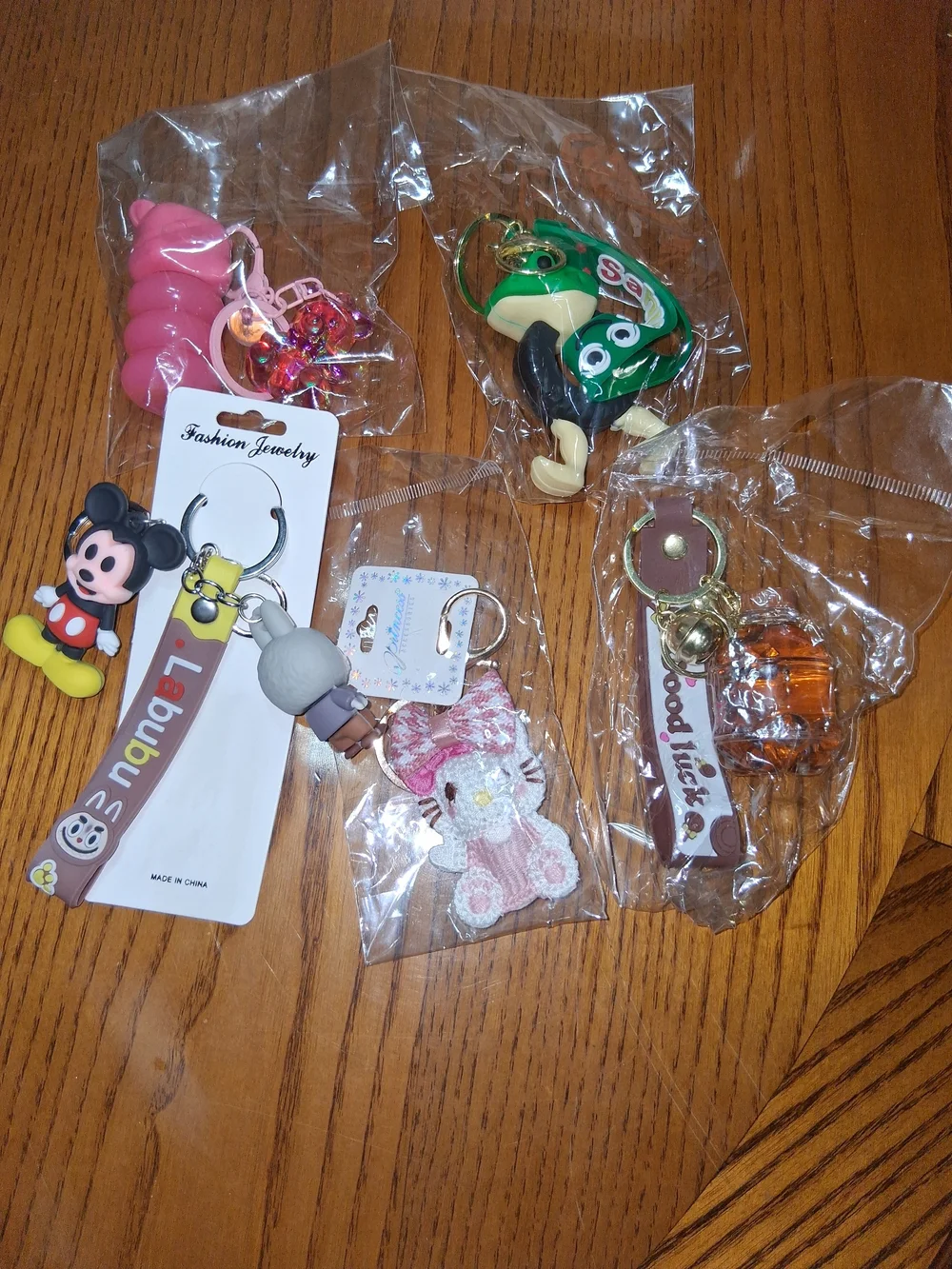 6 Kids Assorted Character Keychains